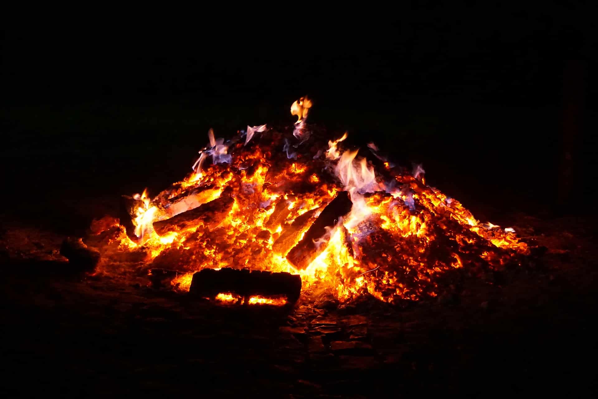 6 Firelays To Keep You Warm Outdoors